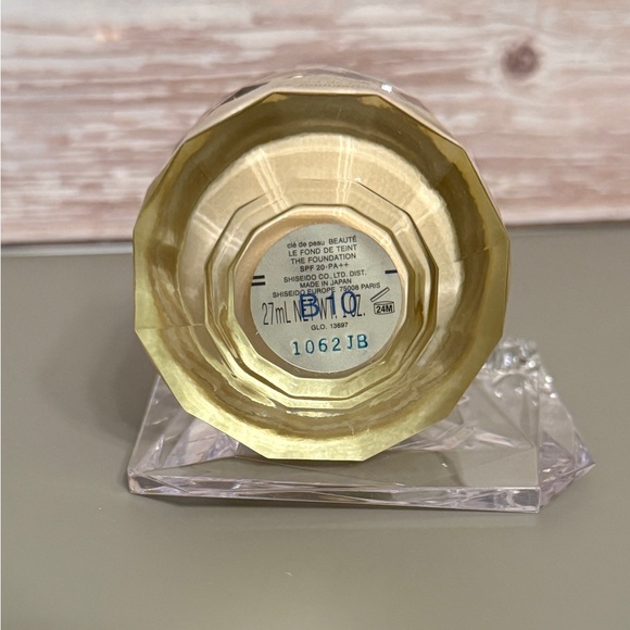 Cle de Peau Beaute The Foundation, Shade B10, SPF 22, NIB, Anti-Aging Makeup - Picture 4 of 11